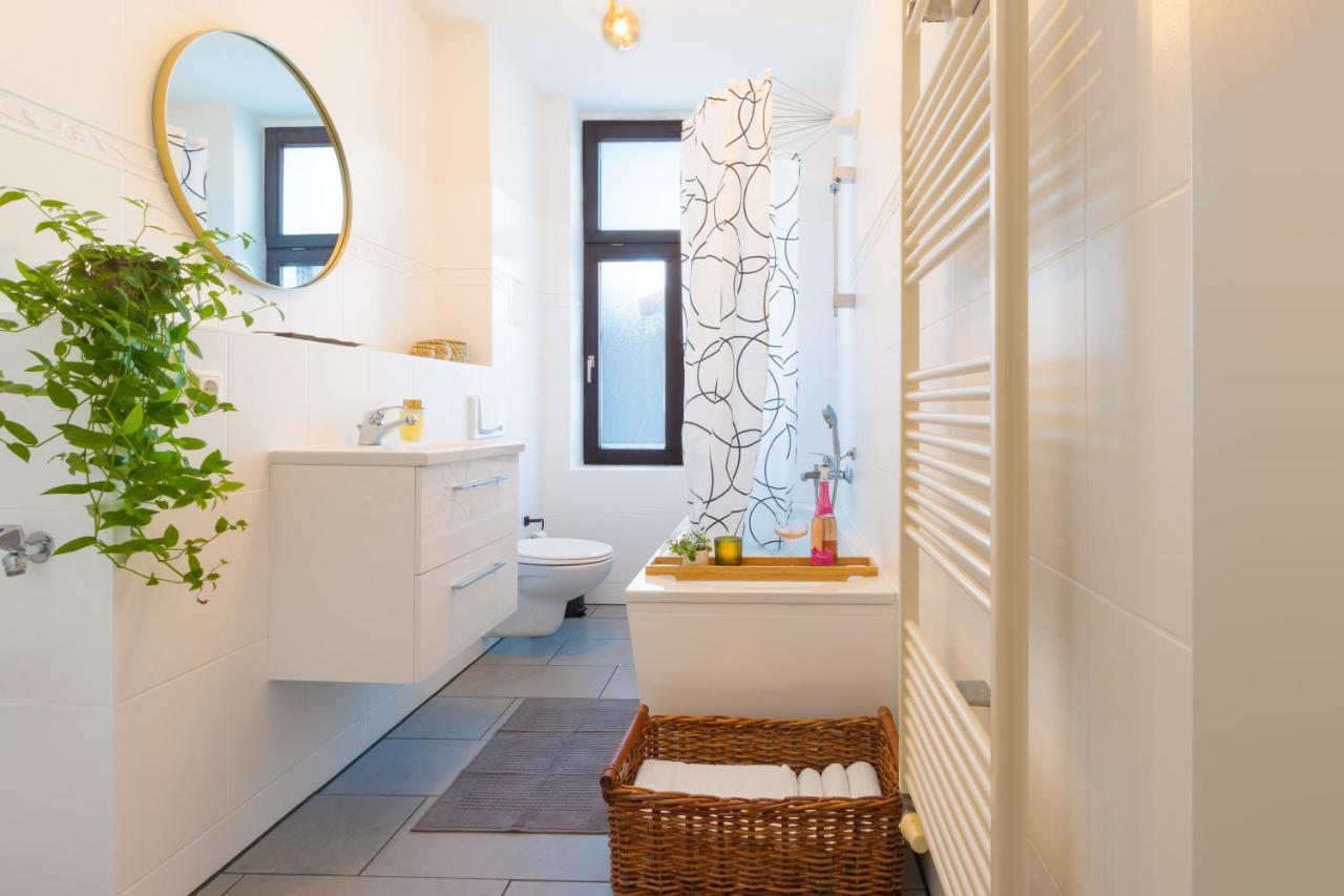 Ruhige Wohnung In Zentraler Lage - Quiet Flat In A Central Location Магдебург Екстериор снимка